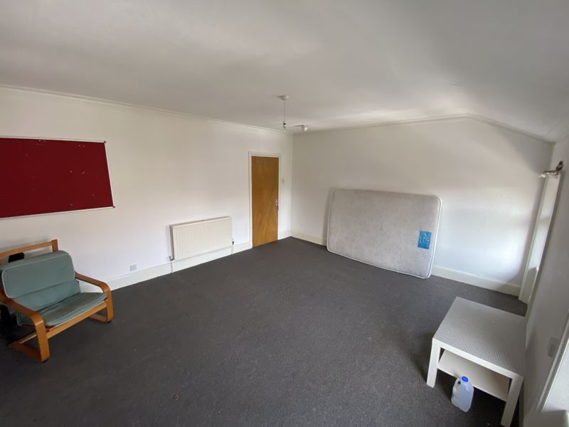 Large Double Room 6 (front of house)